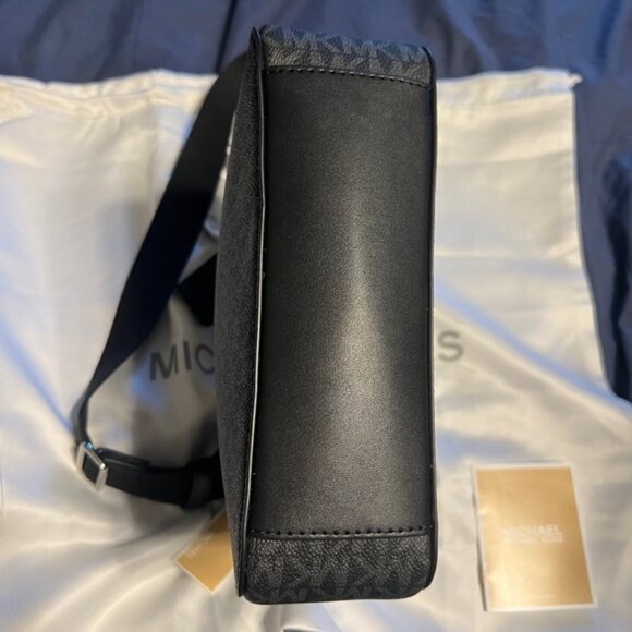 MICHAEL KORS CROSSBODY NWT | Dust Bag and retail store bag included. - Picture 12 of 16